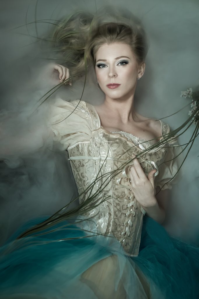 tatiana-lumiere-cinderella-in-a-fog